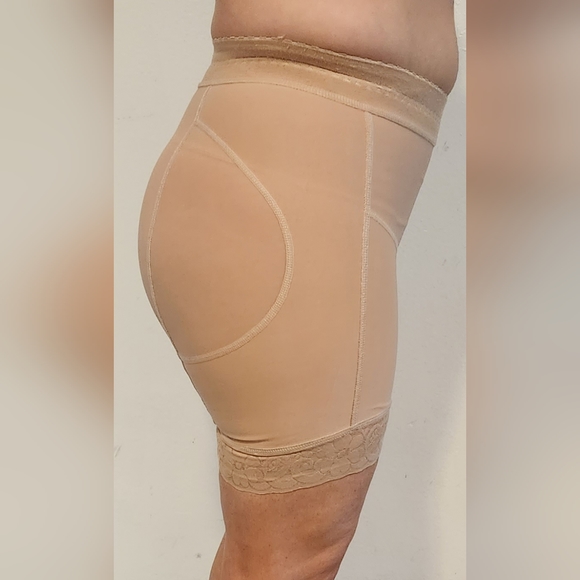 Tight, extra large undergarment - Picture 3 of 4